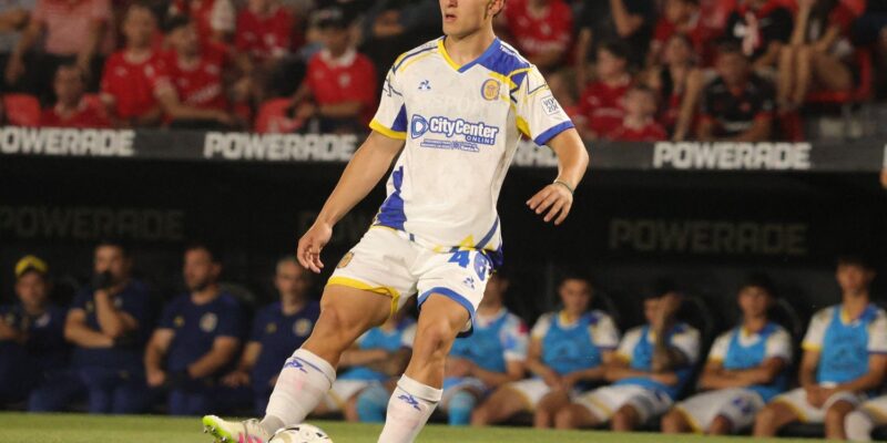3D78MBF Argentina. 10.11.2025:  Igancio Ovando of  Rosario Central during the match of round 16th of Argentina League Soccer at Libertadores Stadium (Credit