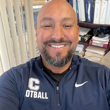 COACH Eric Vialpando