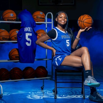Mi'yana holt