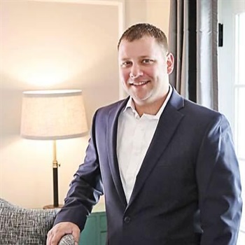 Daniel R Schmidt