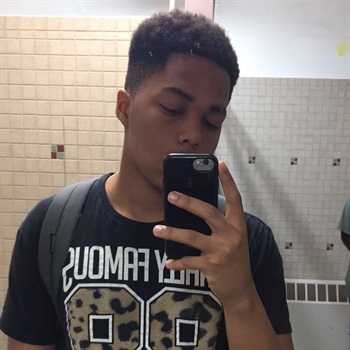 Davione Mills