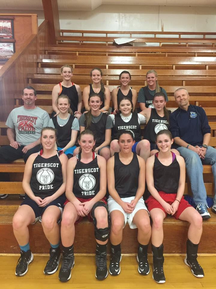 Girls Varsity Basketball WestonMcEwen High School Athena, Oregon